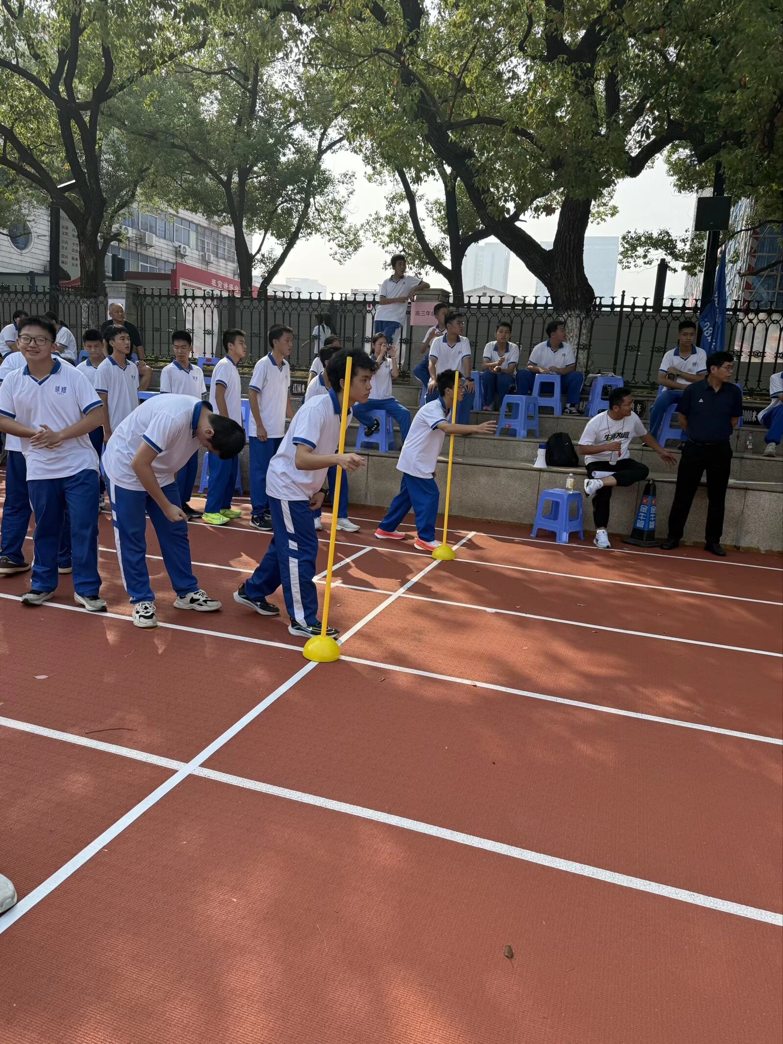 秋季运动会 - 接力赛